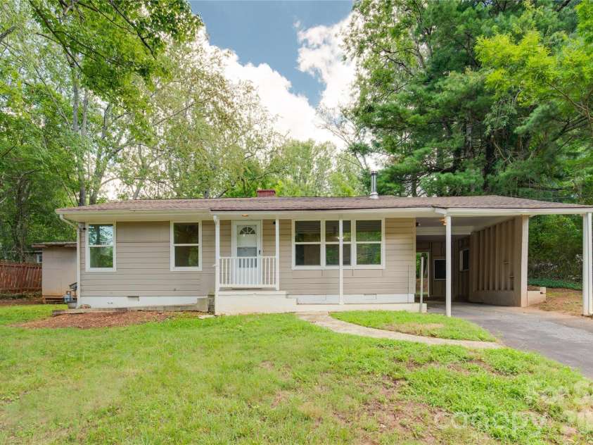 49 First Street, Asheville, NC 28803.  MLS# CAR4352652, YatesRealty ID 39852. 