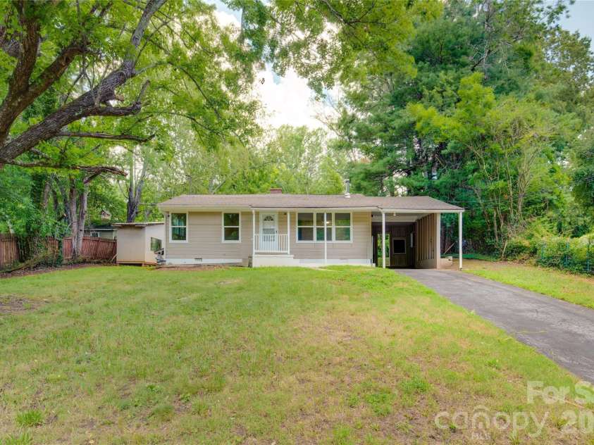 49 First Street, Asheville, NC 28803.  MLS# CAR4352652, YatesRealty ID 39852. 