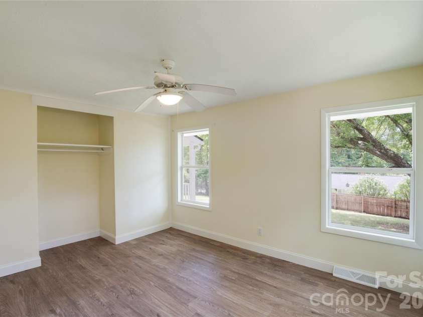 49 First Street, Asheville, NC 28803.  MLS# CAR4352652, YatesRealty ID 39852. 