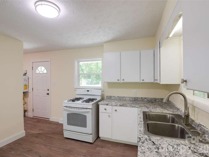 49 First Street, Asheville, NC 28803.  MLS# CAR4352652, YatesRealty ID 39852. 
