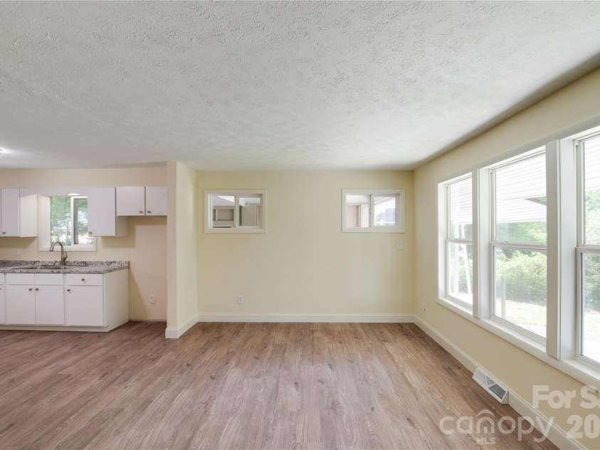 49 First Street, Asheville, NC 28803.  MLS# CAR4352652, YatesRealty ID 39852. 