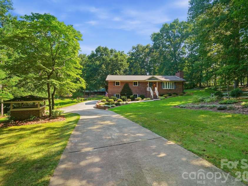 20157 Old Concord Road, Albemarle, NC 28001.  MLS# CAR4406401, YatesRealty ID 39854. 