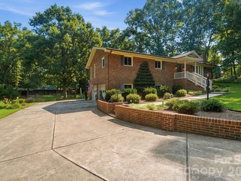 20157 Old Concord Road, Albemarle, NC 28001.  MLS# CAR4406401, YatesRealty ID 39854. 