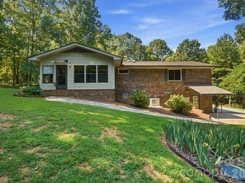 20157 Old Concord Road, Albemarle, NC 28001.  MLS# CAR4406401, YatesRealty ID 39854. 