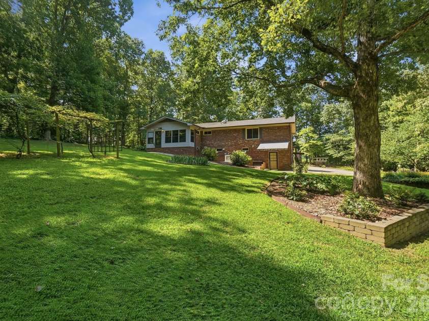 20157 Old Concord Road, Albemarle, NC 28001.  MLS# CAR4406401, YatesRealty ID 39854. 