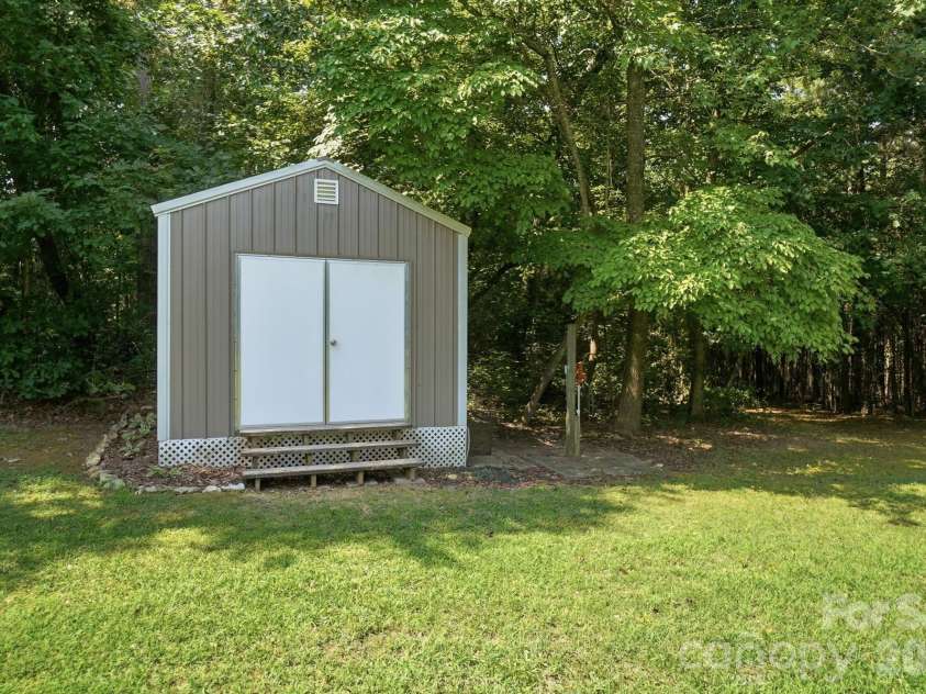 20157 Old Concord Road, Albemarle, NC 28001.  MLS# CAR4406401, YatesRealty ID 39854. 