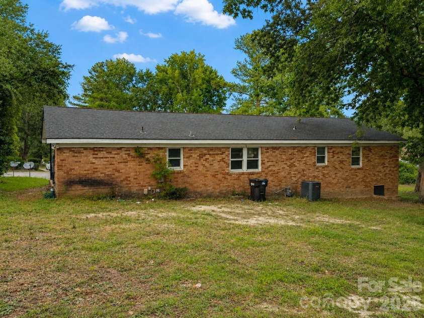 6109 Dandy Loop Road, Fayetteville, NC 28314.  MLS# CAR4406698, YatesRealty ID 39856. 