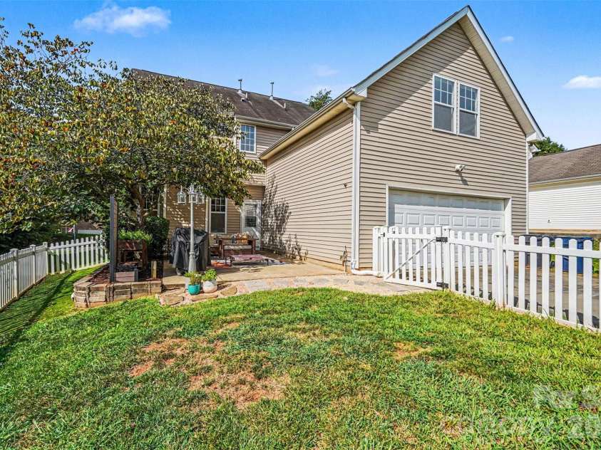 15424 Hugh Torance Parkway, Huntersville, NC 28078.  MLS# CAR4407079, YatesRealty ID 39857. Backyard