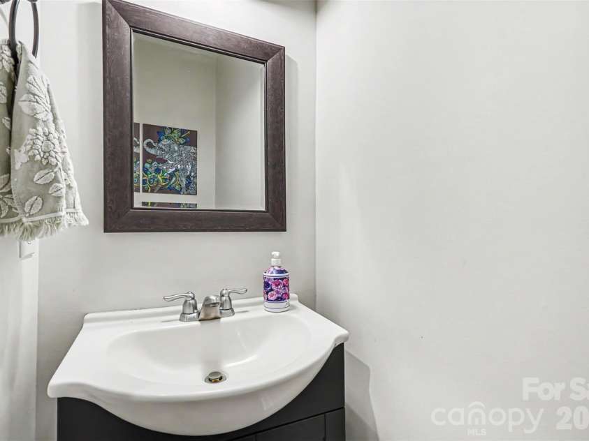 15424 Hugh Torance Parkway, Huntersville, NC 28078.  MLS# CAR4407079, YatesRealty ID 39857. Half Bathroom