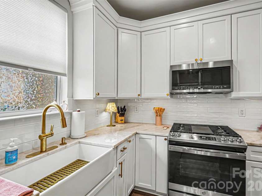 15424 Hugh Torance Parkway, Huntersville, NC 28078.  MLS# CAR4407079, YatesRealty ID 39857. Kitchen