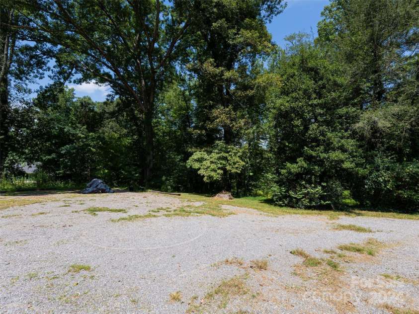 610 Long Shoals Road, Arden, NC 28704.  MLS# CAR4199331, YatesRealty ID 3986. 