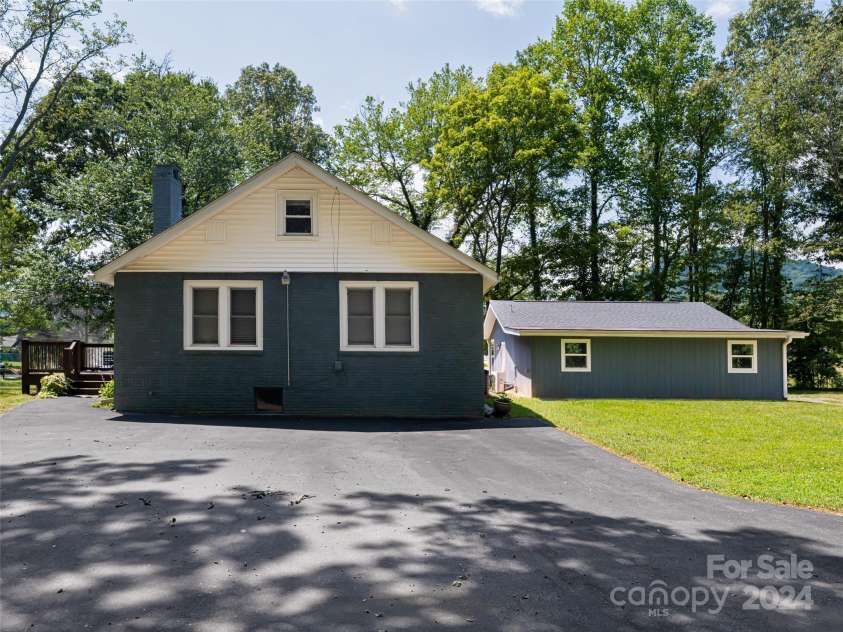 610 Long Shoals Road, Arden, NC 28704.  MLS# CAR4199331, YatesRealty ID 3986. 