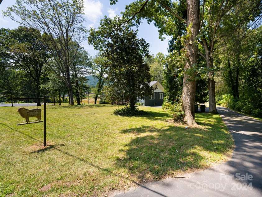 610 Long Shoals Road, Arden, NC 28704.  MLS# CAR4199331, YatesRealty ID 3986. 