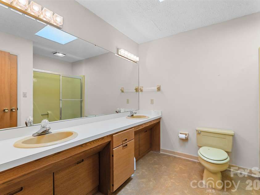 99 Odonald Road, Asheville, NC 28806.  MLS# CAR4326720, YatesRealty ID 3986. 