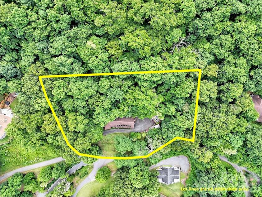 12 Signal Ridge, Sylva, NC 28779.  MLS# CAR4399435, YatesRealty ID 39863. 1.35 Acres