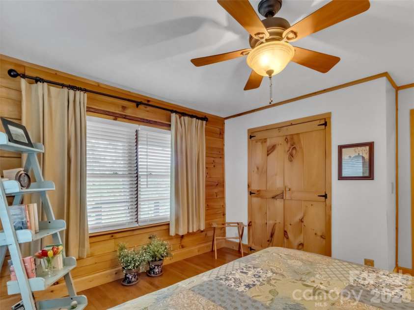 12 Signal Ridge, Sylva, NC 28779.  MLS# CAR4399435, YatesRealty ID 39863. 