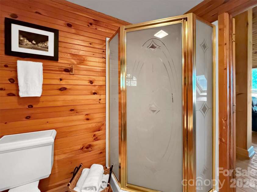12 Signal Ridge, Sylva, NC 28779.  MLS# CAR4399435, YatesRealty ID 39863. 