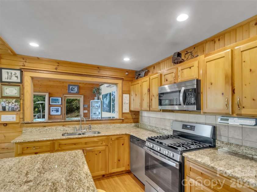 12 Signal Ridge, Sylva, NC 28779.  MLS# CAR4399435, YatesRealty ID 39863. Ample Cabinet Storage