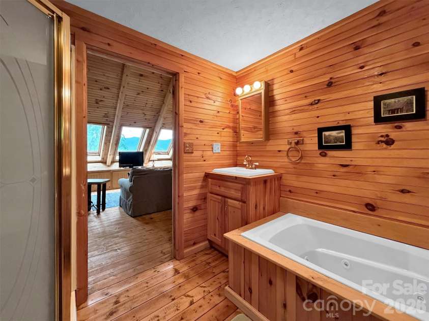 12 Signal Ridge, Sylva, NC 28779.  MLS# CAR4399435, YatesRealty ID 39863. Full Bath Upper Level