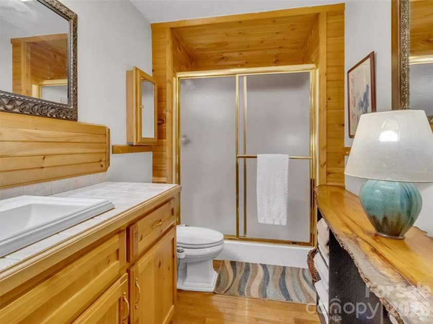12 Signal Ridge, Sylva, NC 28779.  MLS# CAR4399435, YatesRealty ID 39863. Full Guest Bath on Main Level