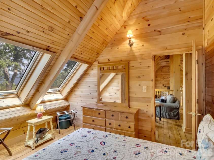 12 Signal Ridge, Sylva, NC 28779.  MLS# CAR4399435, YatesRealty ID 39863. Guest Bedroom Upper Level