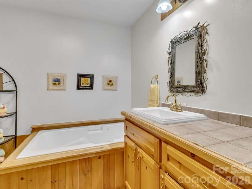 12 Signal Ridge, Sylva, NC 28779.  MLS# CAR4399435, YatesRealty ID 39863. Primary Bath