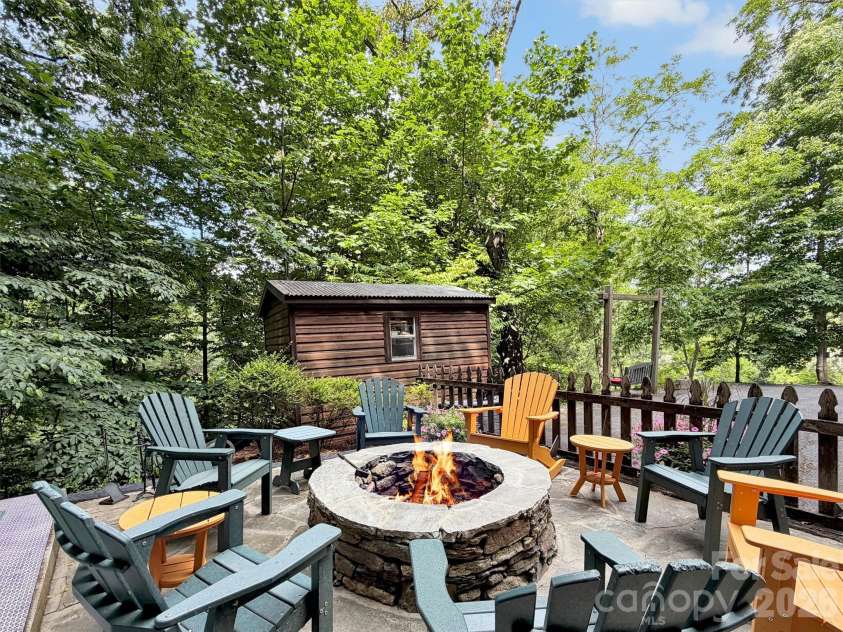 12 Signal Ridge, Sylva, NC 28779.  MLS# CAR4399435, YatesRealty ID 39863. Sit Around the Firepit on a Cool Day