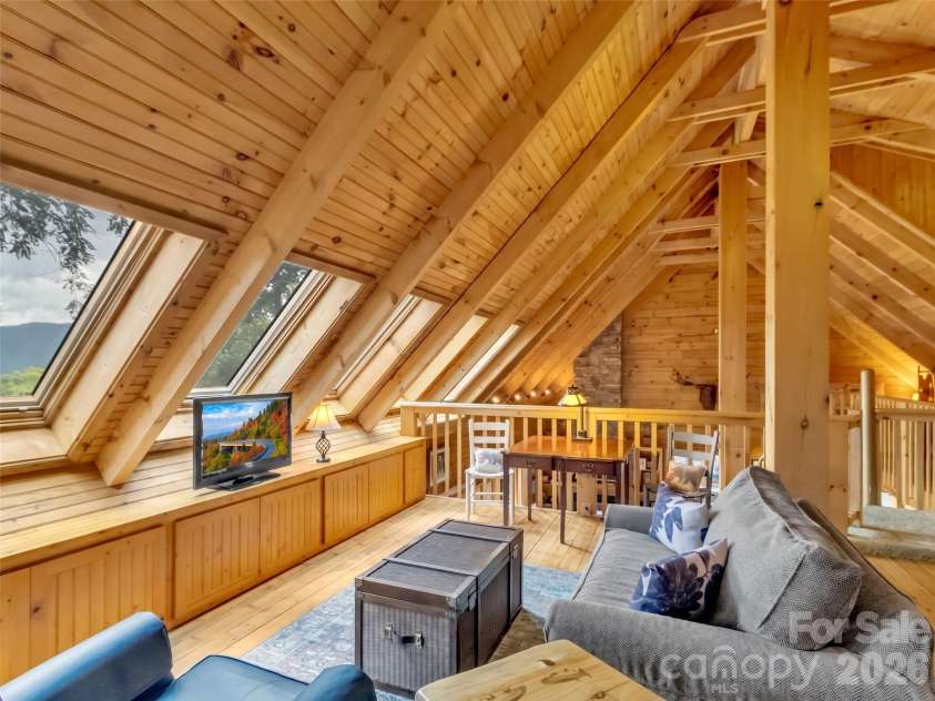 12 Signal Ridge, Sylva, NC 28779.  MLS# CAR4399435, YatesRealty ID 39863. Sitting Area in Loft