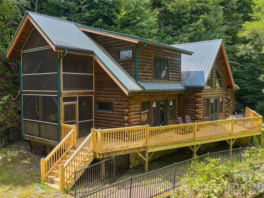 1482 Howard Moore Road, Hot Springs, NC 28743.  MLS# CAR4401313, YatesRealty ID 39864. 