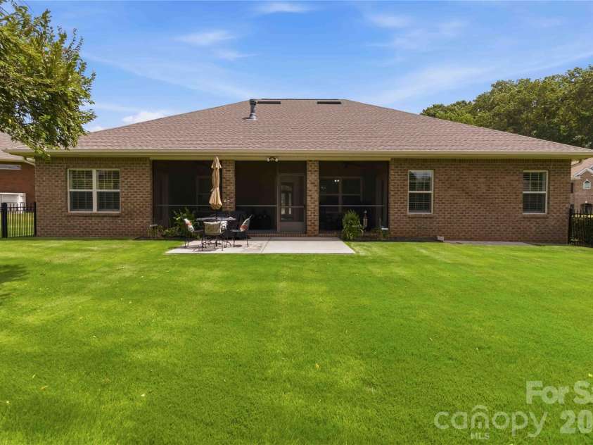 2875 Park Ridge Boulevard, Rock Hill, SC 29732.  MLS# CAR4406784, YatesRealty ID 39865. 