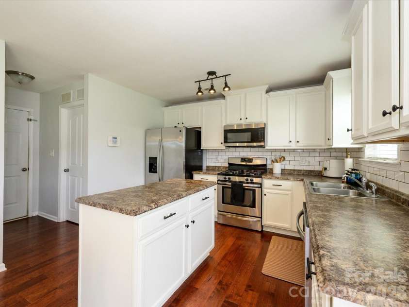 11819 Paver Lane, Midland, NC 28107.  MLS# CAR4405995, YatesRealty ID 39866. 