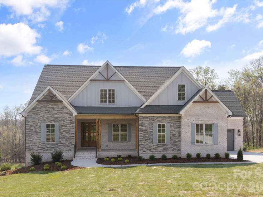 3973 Valley View Circle, Clemmons, NC 27012.  MLS# CAR4407310, YatesRealty ID 39868. 