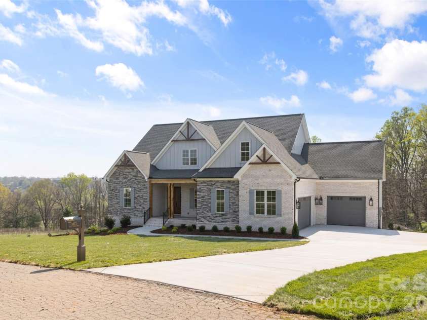3973 Valley View Circle, Clemmons, NC 27012.  MLS# CAR4407310, YatesRealty ID 39868. 