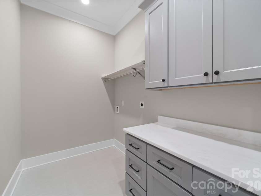 3973 Valley View Circle, Clemmons, NC 27012.  MLS# CAR4407310, YatesRealty ID 39868. 