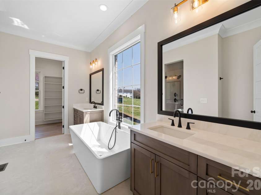3973 Valley View Circle, Clemmons, NC 27012.  MLS# CAR4407310, YatesRealty ID 39868. 