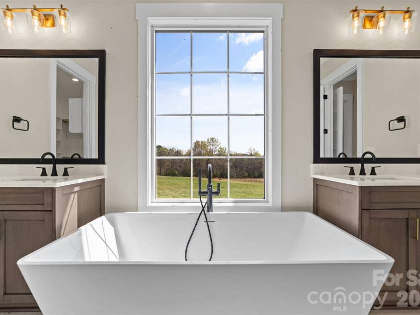 3973 Valley View Circle, Clemmons, NC 27012.  MLS# CAR4407310, YatesRealty ID 39868. 