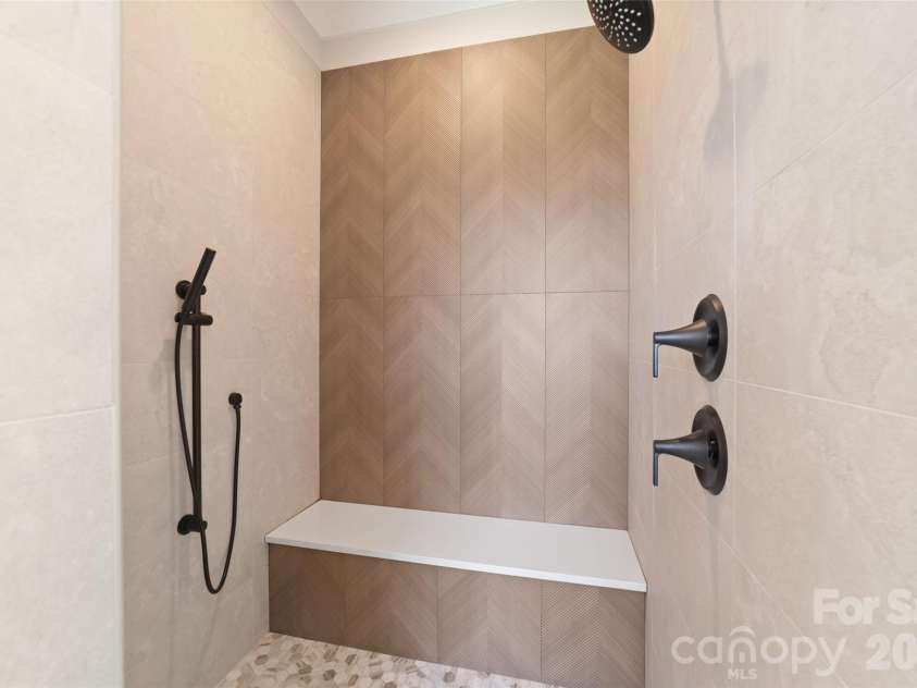 3973 Valley View Circle, Clemmons, NC 27012.  MLS# CAR4407310, YatesRealty ID 39868. 