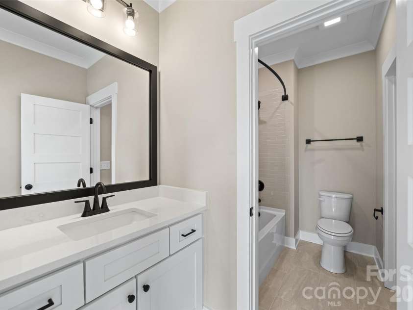 3973 Valley View Circle, Clemmons, NC 27012.  MLS# CAR4407310, YatesRealty ID 39868. 
