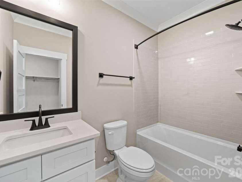 3973 Valley View Circle, Clemmons, NC 27012.  MLS# CAR4407310, YatesRealty ID 39868. 