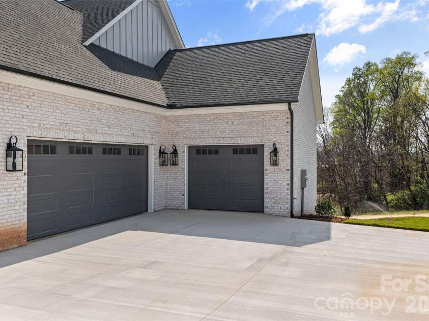 3973 Valley View Circle, Clemmons, NC 27012.  MLS# CAR4407310, YatesRealty ID 39868. 