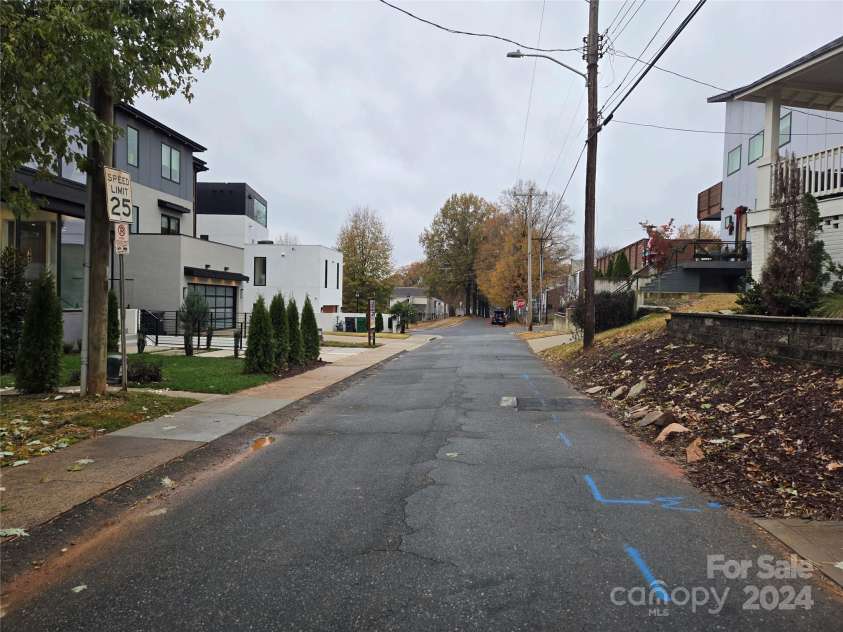 316 Frazier Avenue, Charlotte, NC 28216.  MLS# CAR4206275, YatesRealty ID 3987. 