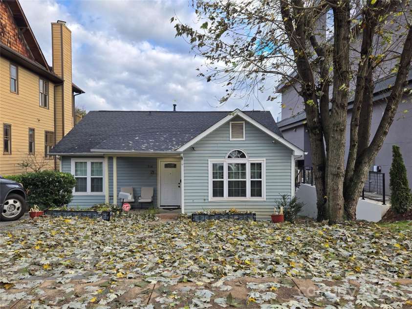 316 Frazier Avenue, Charlotte, NC 28216.  MLS# CAR4206275, YatesRealty ID 3987. 