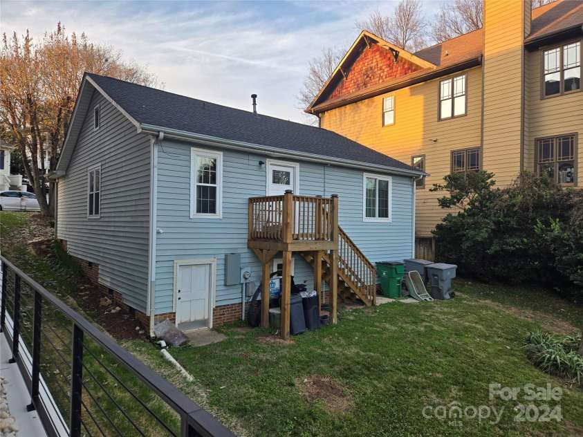 316 Frazier Avenue, Charlotte, NC 28216.  MLS# CAR4206275, YatesRealty ID 3987. 