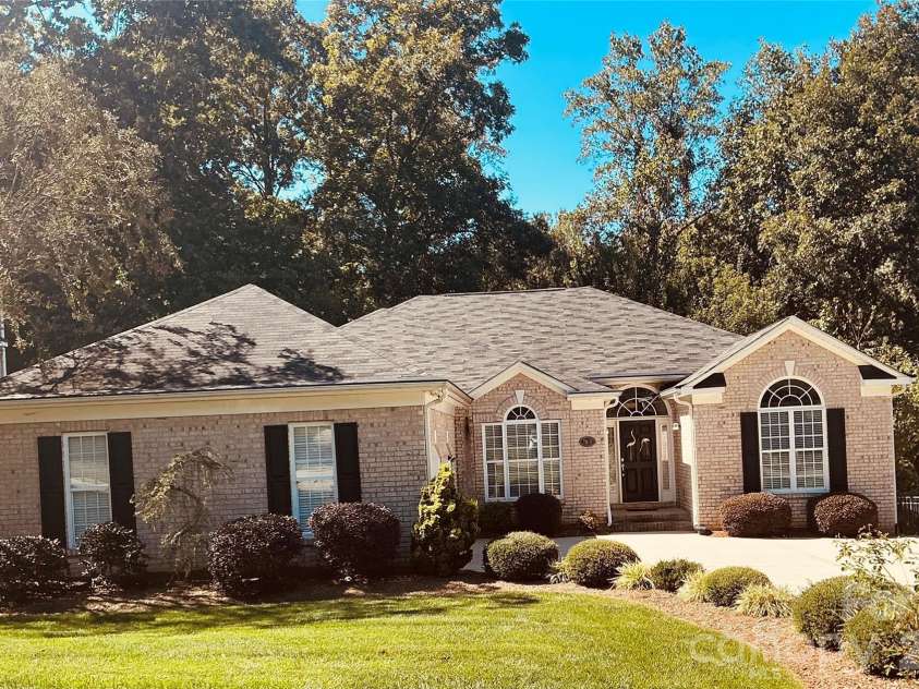 7039 Sedgebrook Drive, Stanley, NC 28164.  MLS# CAR4332906, YatesRealty ID 3987. Beautiful Full brick single level home