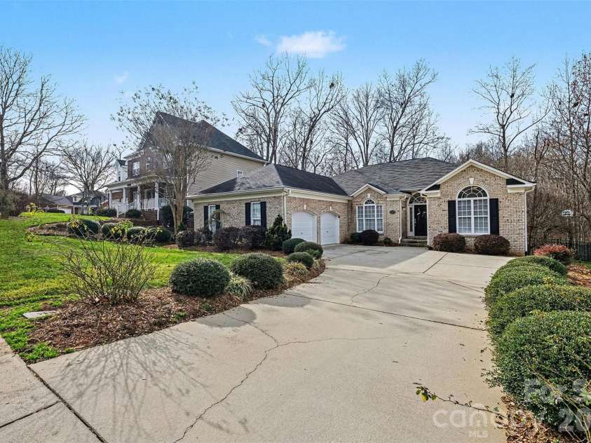 7039 Sedgebrook Drive, Stanley, NC 28164.  MLS# CAR4332906, YatesRealty ID 3987. Side-load garage is 777 square feet!!!
