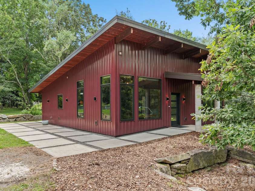39 Wolf Road, Asheville, NC 28805.  MLS# CAR4397525, YatesRealty ID 39870. Front 3/4 of house