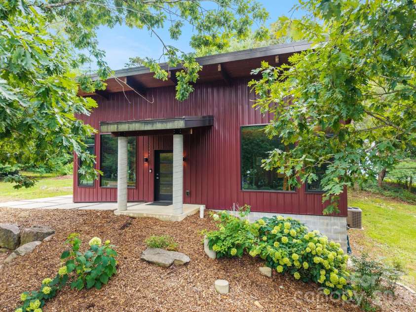39 Wolf Road, Asheville, NC 28805.  MLS# CAR4397525, YatesRealty ID 39870. Front of house from the front yard
