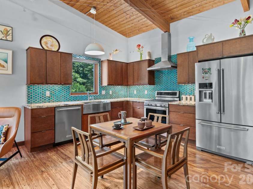 39 Wolf Road, Asheville, NC 28805.  MLS# CAR4397525, YatesRealty ID 39870. Kitchen and Dining area