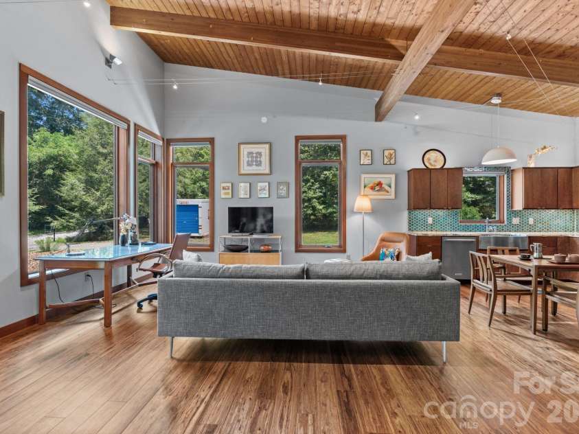39 Wolf Road, Asheville, NC 28805.  MLS# CAR4397525, YatesRealty ID 39870. Living, Dining and Kitchen area