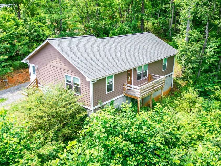 24 Old Rogers Lane, Sylva, NC 28779.  MLS# CAR4398711, YatesRealty ID 39874. 
